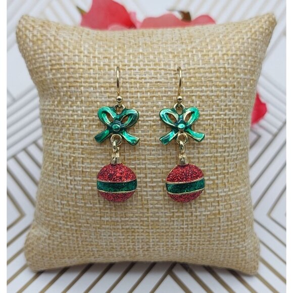Cute Lot of 3 CHRISTMAS Earrings Dangle Ornament Holly Studs and Wreaths & Bows - Picture 2 of 10